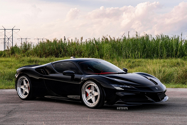 Фото дисков Strasse Wheels F5 Track Глянцевый лак на Ferrari SF90