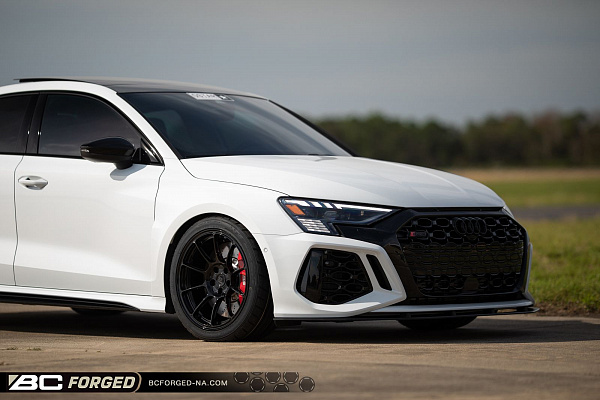 Фото дисков BC Forged KZ10 Черный глянец на Audi A/S/RS 3 (8Y)