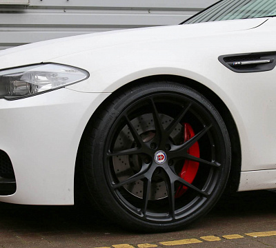 Фото дисков HRE P101 на BMW 5/M5 (F10)