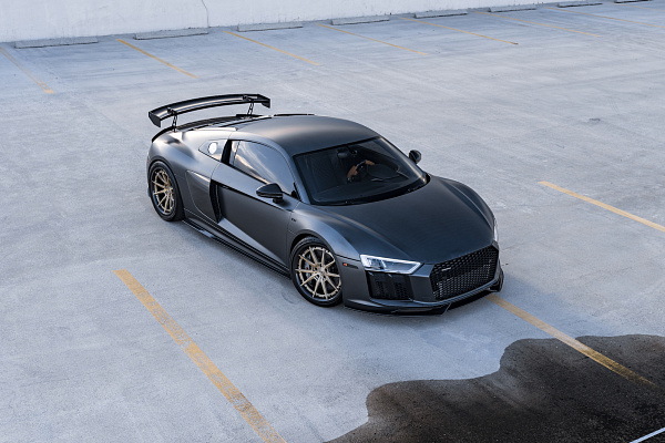 Фото дисков Strasse Wheels SV10 Track Сатиновая шампань на Audi R8 (4S)