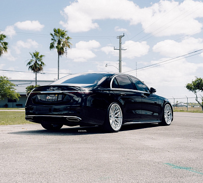 Фото дисков Strasse Wheels SV10M-RS Deep Concave FS на Mercedes-Benz S-Class (W223)