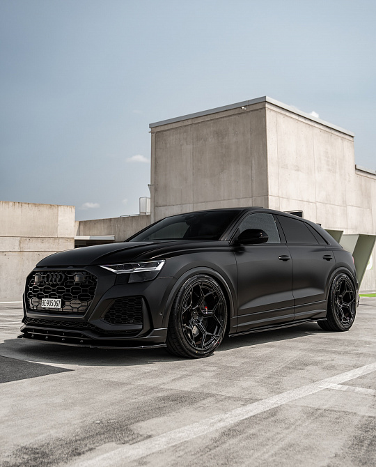 Фото дисков R804 Черный глянец на Audi Q8