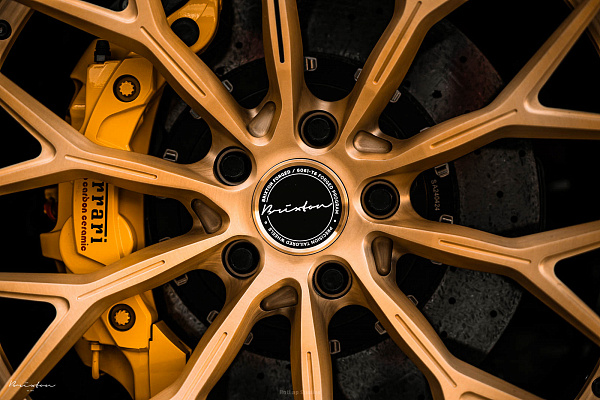 Фото дисков Brixton Forged CM6-R Глянцевая медь на Ferrari 488