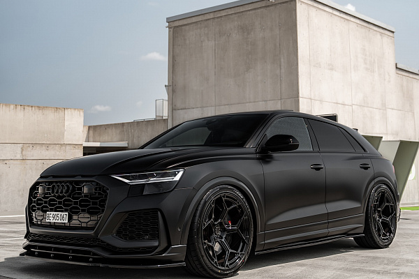 Фото дисков Radi8 R804 Черный глянец на Audi Q8
