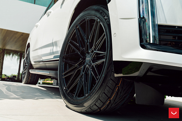 Фото дисков Vossen HF6-5 Черный глянец на Cadillac Escalade V