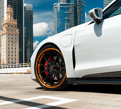 Фото дисков Strasse Wheels SV10 Deep Concave FS на Audi E-tron GT