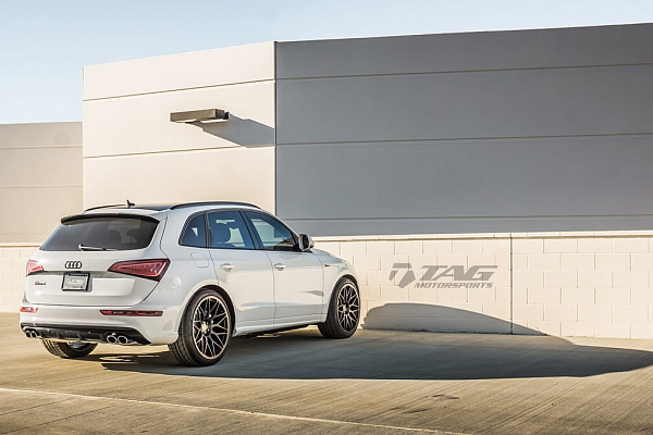 Фото дисков HRE 300M Черный сатин на Audi Q5 (8R)