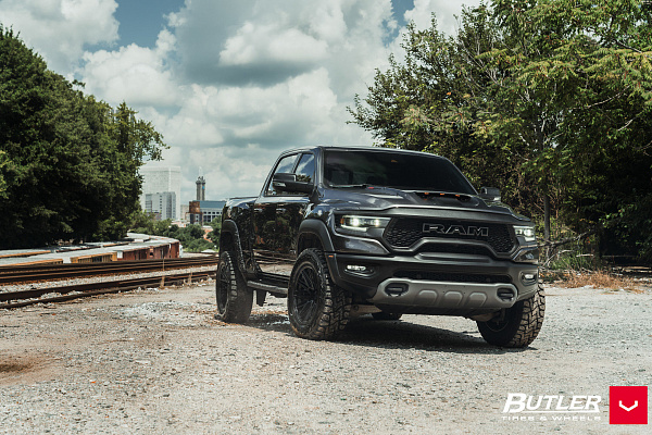Фото дисков Vossen HF6-5 Черный глянец на Ram 1500 V
