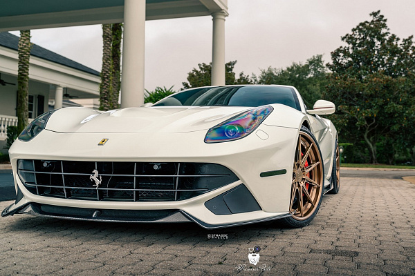 Фото дисков Strasse Wheels SV10-RS Deep Concave FS Сатиновая бронза на Ferrari F12