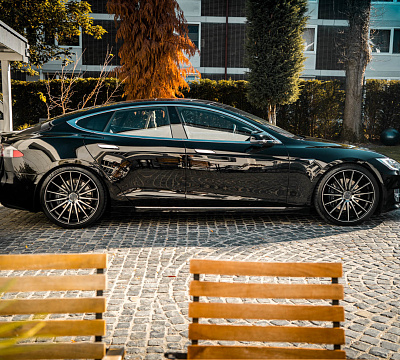 Фото дисков Vossen VFS-2 на Tesla Model S