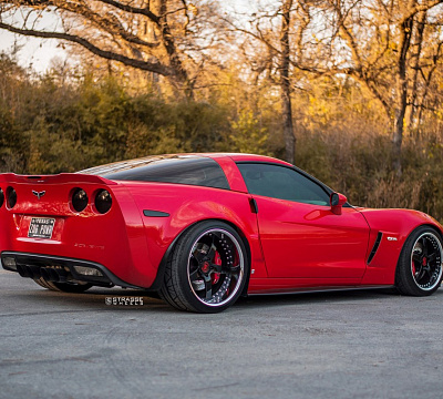 Фото дисков Strasse Wheels S5 Signature на Chevrolet Corvette C6