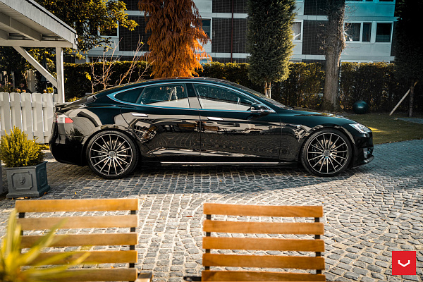 Фото дисков Vossen VFS-2 Глянцевый темный лак на Tesla Model S