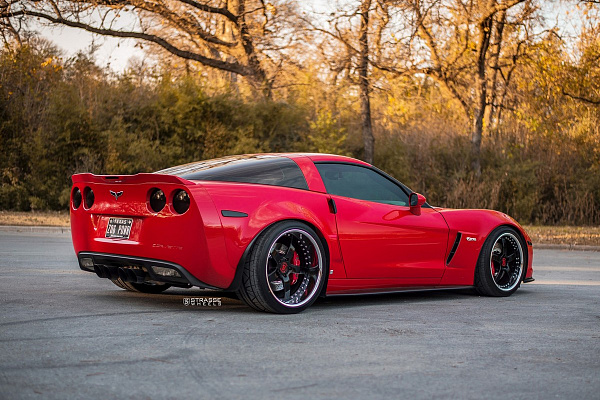 Фото дисков Strasse Wheels S5 Signature Черный глянец на Chevrolet Corvette C6