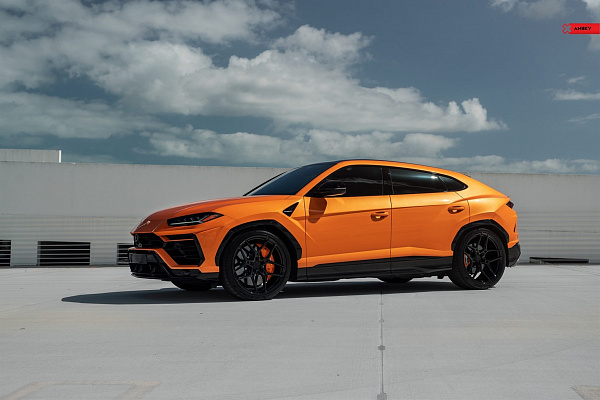 Фото дисков Anrky S1-X4 Черный глянец на Lamborghini Urus