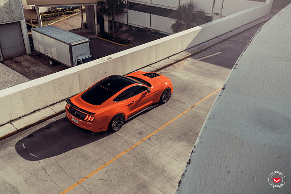 Фото дисков Vossen LC3-01 Глянцевый темный лак на Ford Mustang VI