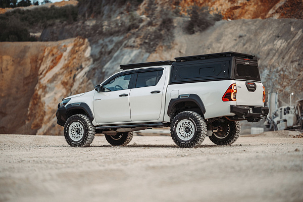 Фото дисков Black Rhino FUJI Белый сатин на Toyota Hilux VIII