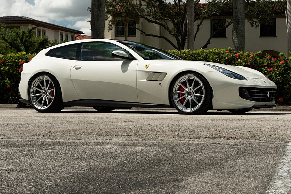 Фото дисков Anrky AN28 Полированный лак на Ferrari GTC4Lusso