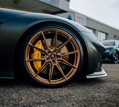 Фото дисков Vossen EVO-2R на Ferrari F12