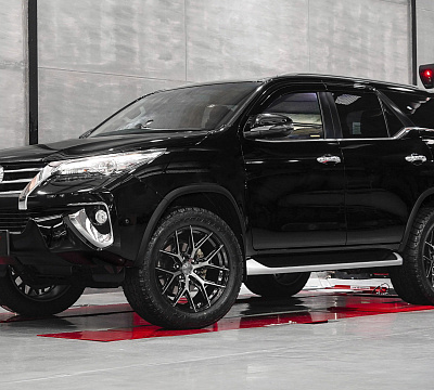 Фото дисков Vossen HF6-4 на Toyota Fortuner II