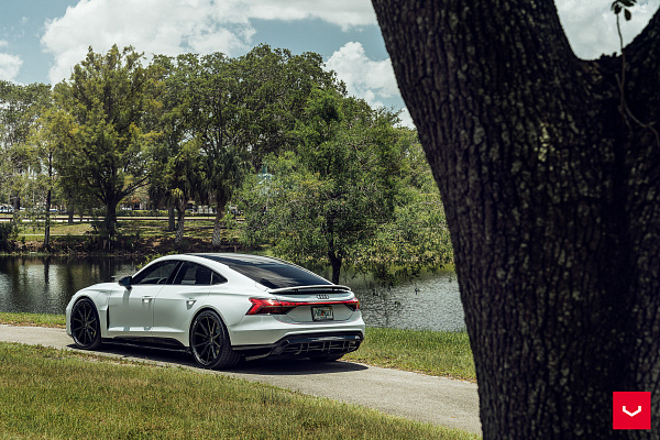 Фото дисков Vossen VFS-1 Черный сатин на Audi E-tron GT