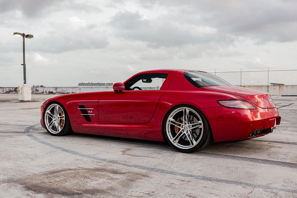 Фото дисков HRE P207 Полированный лак на Mercedes-Benz SLS AMG