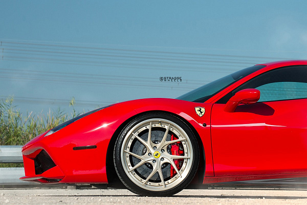 Фото дисков Strasse Wheels SM5RT Deep Concave FS Сатиновая шампань на Ferrari 488