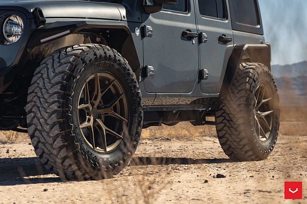 Фото дисков Vossen HF-5 Сатиновая бронза на Jeep Wrangler IV (JL)