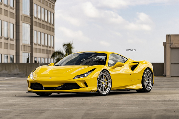 Фото дисков Strasse Wheels SV10 Deep Concave FS Глянцевый лак на Ferrari F8