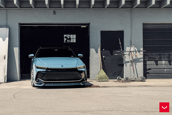 Фото дисков Vossen HF-7 Серебро на Toyota Crown S230