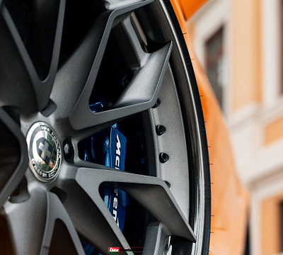 Фото дисков HRE S201 на McLaren 720S