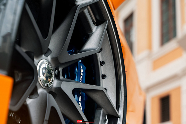 Фото дисков HRE S201 Сатиновый графит на McLaren 720S
