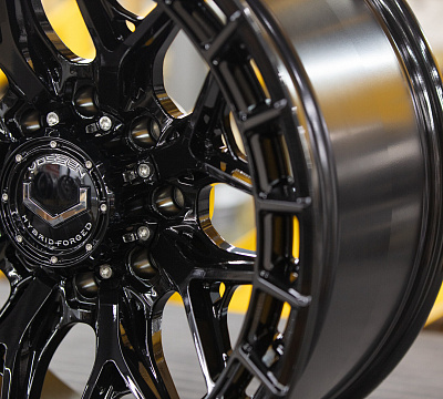 Vossen HFX-1 (8-Lug)