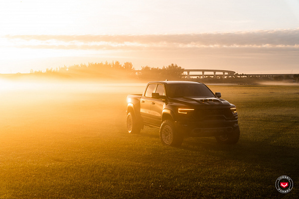 Фото дисков Vossen LC3-01T Глянцевая шампань на Ram 1500 V