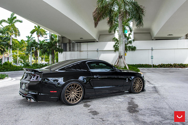 Фото дисков Vossen VFS-2 Сатиновая бронза на Ford Mustang V