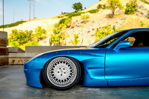 Фото дисков Strasse Wheels SC20 Retro Глянцевый лак на Mazda RX-7 III