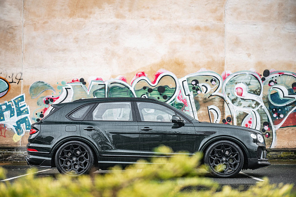 Фото дисков Kahn Type 57 RS Черный матовый на Bentley Bentayga