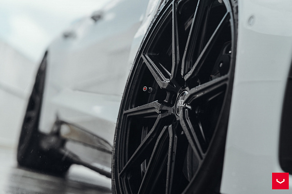 Фото дисков Vossen HF-3 Черный глянец на Audi E-tron GT