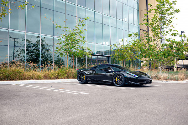 Фото дисков HRE P104SC Черный сатин на Ferrari 458