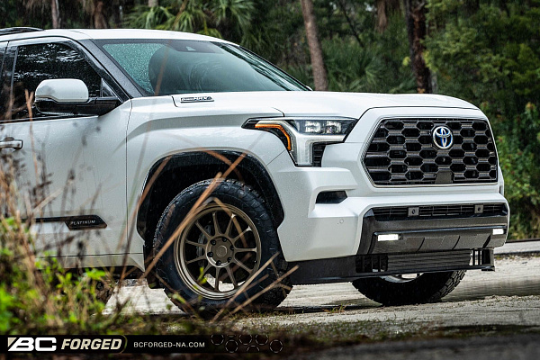 Фото дисков BC Forged TD01 Сатиновая бронза на Toyota Sequoia III