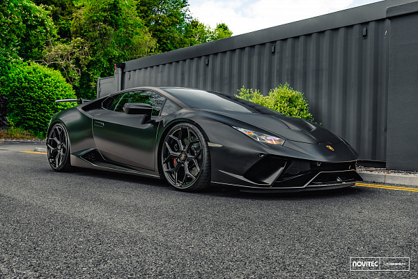 Фото дисков NOVITEC NL4 Черный глянец на Lamborghini Huracan