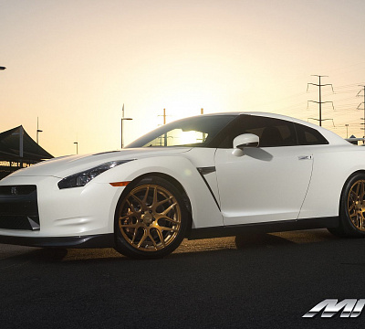 Фото дисков MRR FS01 на Nissan GT-R