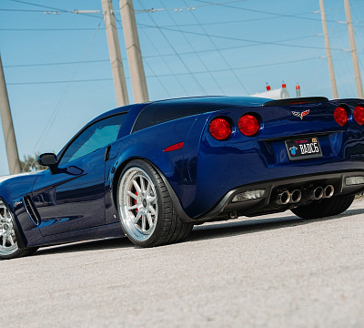 Фото дисков Strasse Wheels R10 Track на Chevrolet Corvette C6