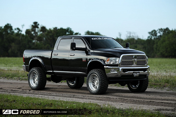 Фото дисков HRE 527 Глянцевый лак на Ram 1500 IV