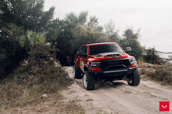 Фото дисков Vossen HFX-1 (6-Lug) Серебро на Ram 1500 V