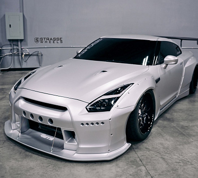 Фото дисков Strasse Wheels SV8 Signature на Nissan GT-R