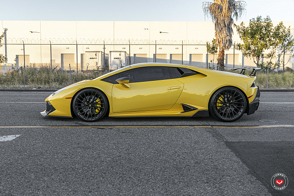 Фото дисков Vossen EVO-6T Черный глянец на Lamborghini Huracan