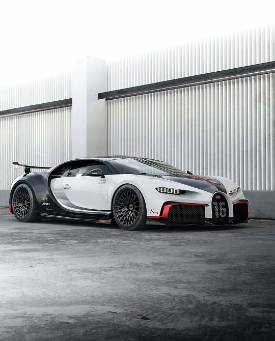 Фото дисков HS1 Черный глянец на Bugatti Chiron