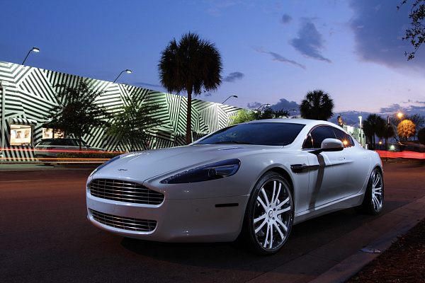 Фото дисков Savini SV35 Белый глянец на Aston Martin Rapide 2