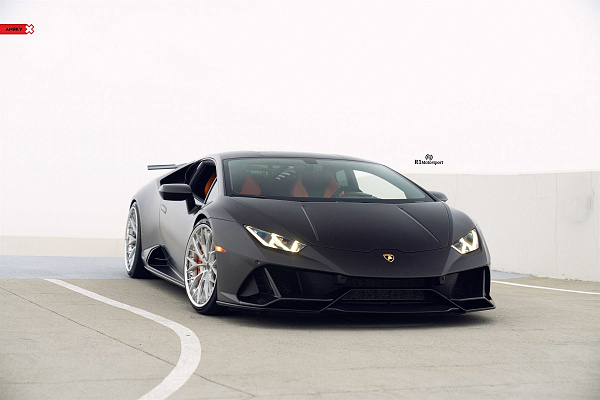 Фото дисков Anrky AN30 Глянцевый лак на Lamborghini Huracan