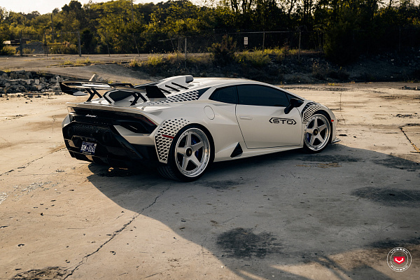 Фото дисков Vossen GEN-01 (3-Piece) Глянцевый лак на Lamborghini Huracan